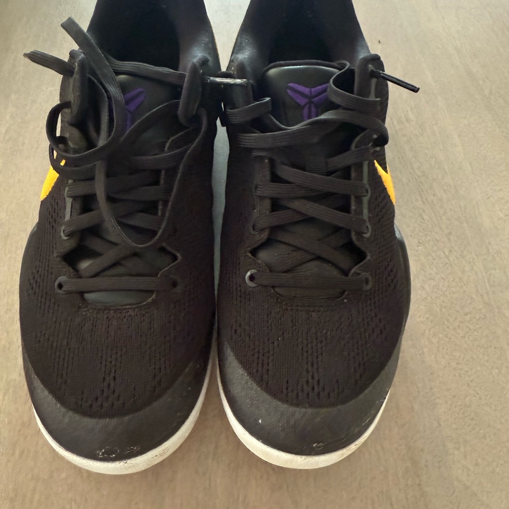 Nike Kobe 8 protro lakers 
Size 8